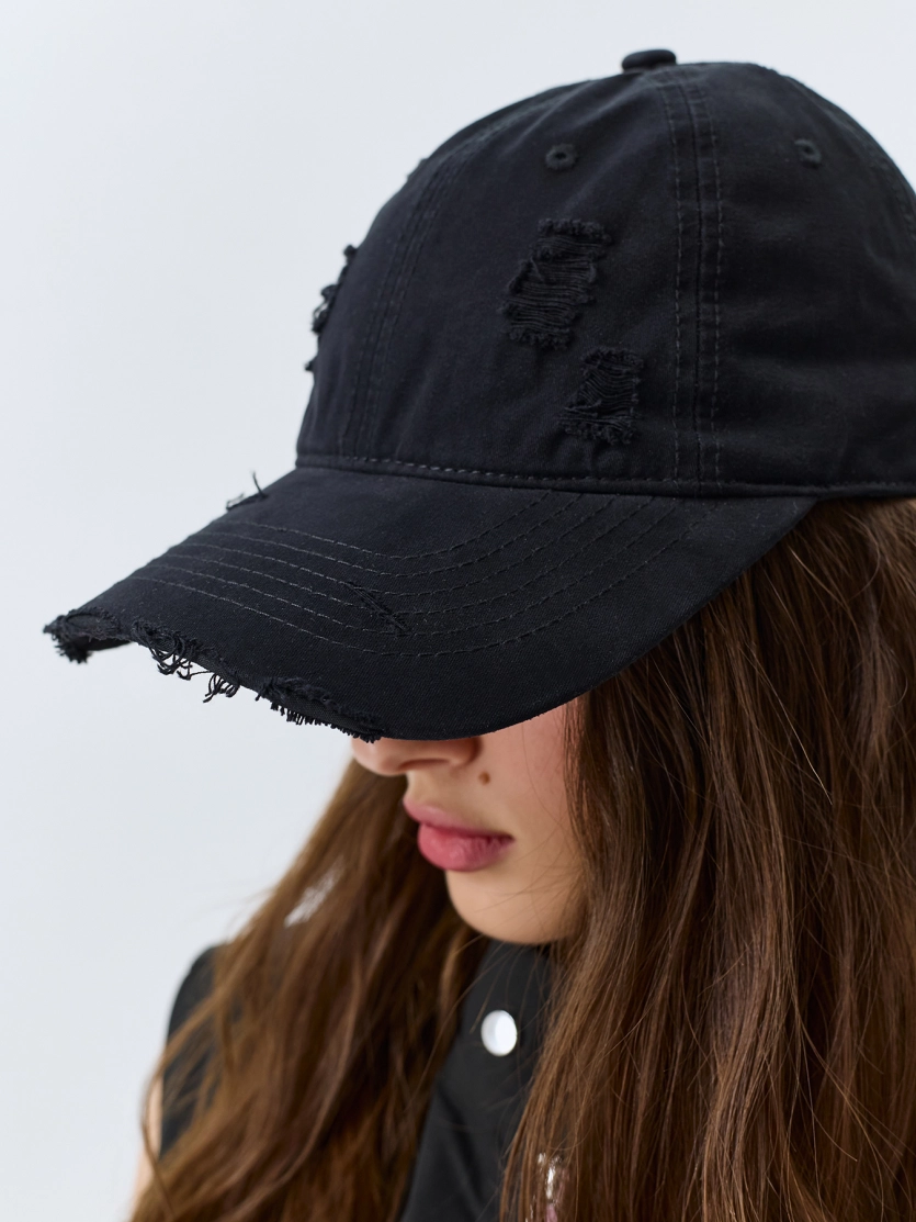 Бейсболка с акцентными дестроями