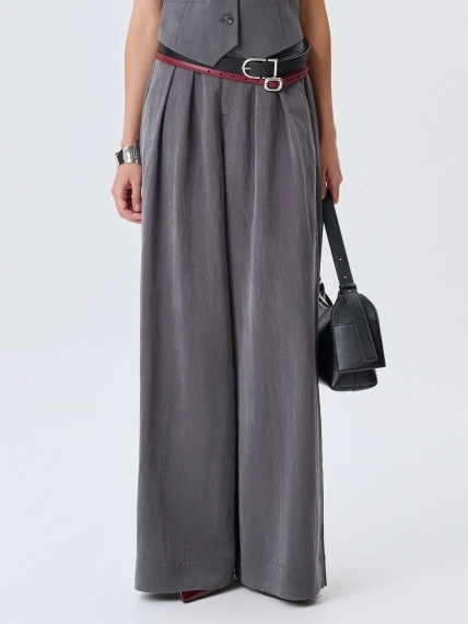 Брюки с акцентными складками из лиоцелла