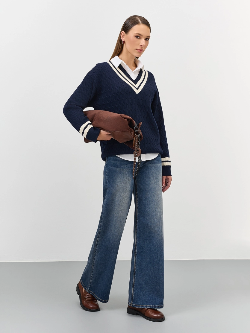 Свитер с косами и контрастной отделкой