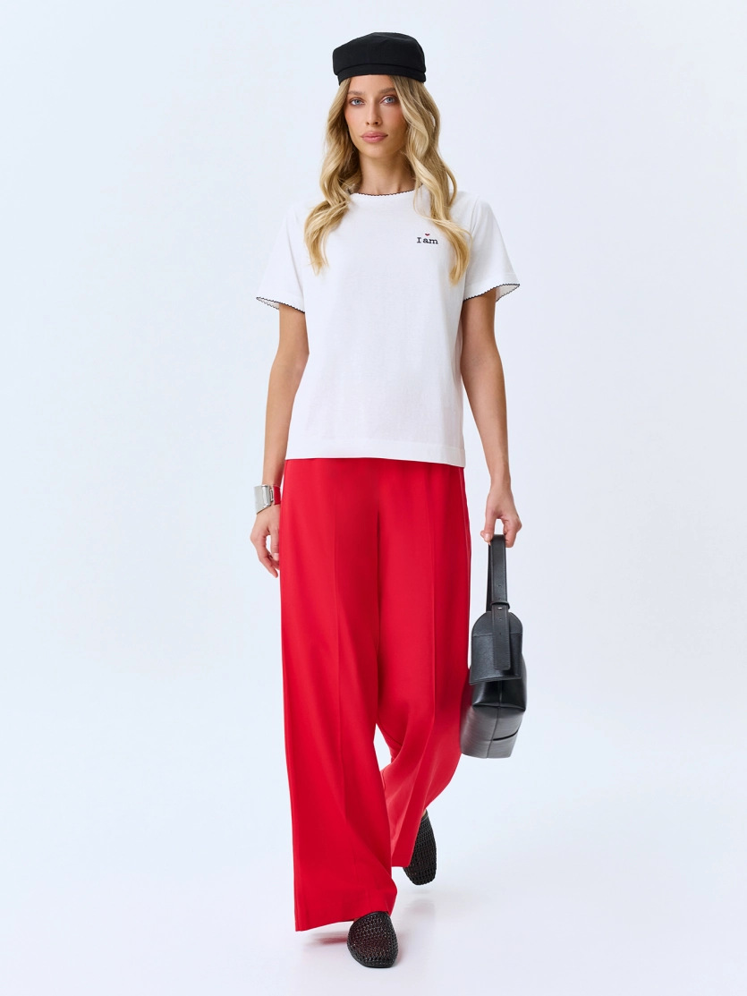 Футболка из тенселя с деликатной вышивкой