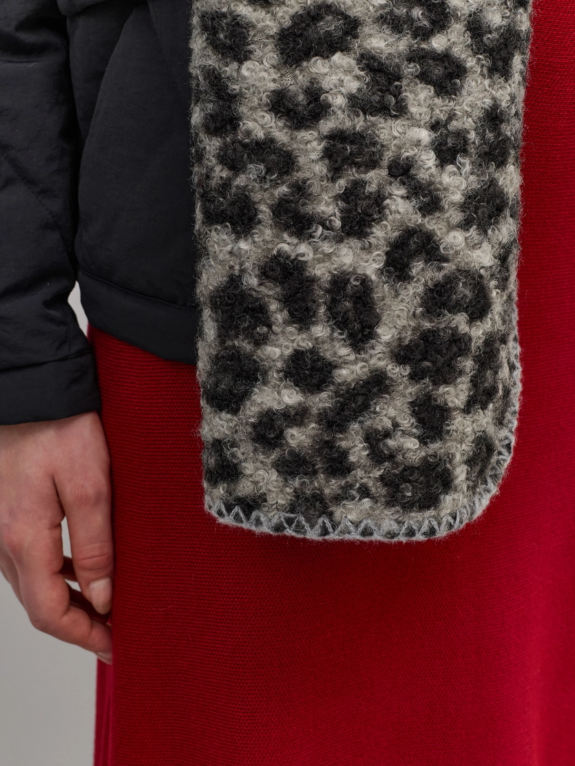 Мягкий шарф с анималистичным принтом