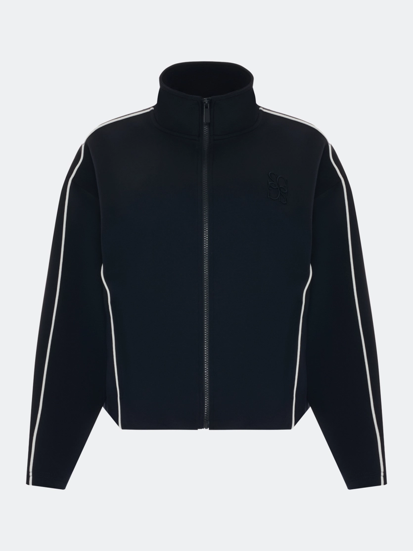 Трикотажный бомбер в спортивном стиле