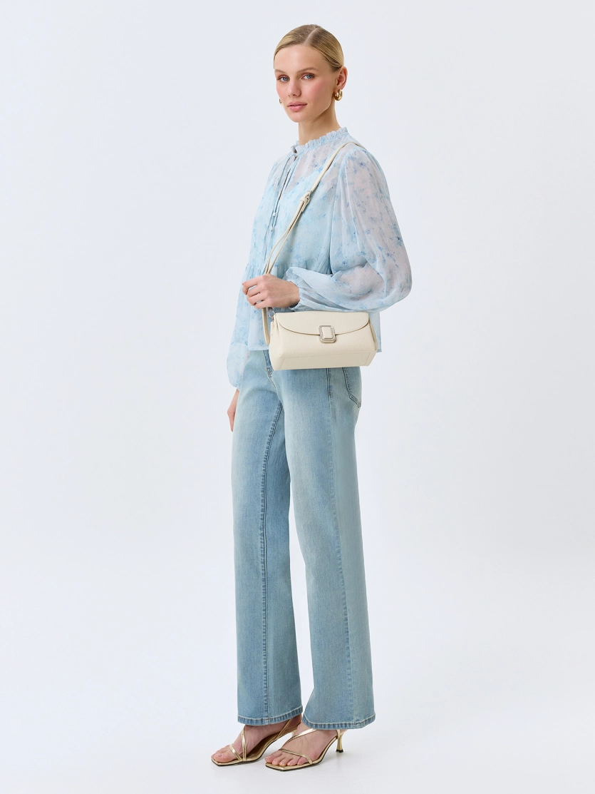 Сумка кроссбоди в молочном оттенке