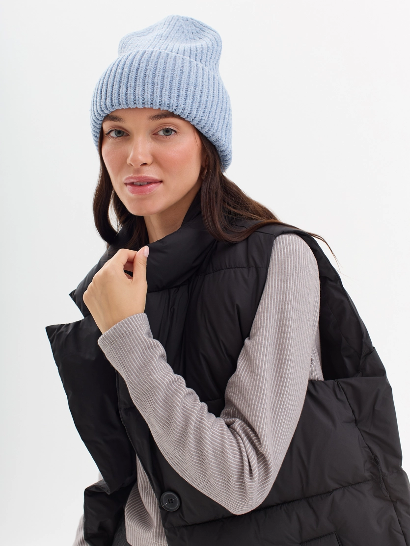 Вязаная шапка с отворотом