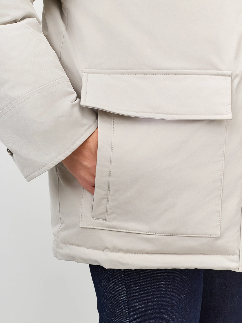 Минималистичная куртка с вязаным воротником