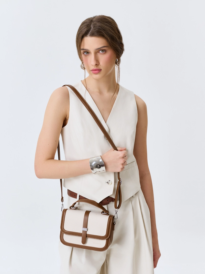 Контрастная сумка кроссбоди 