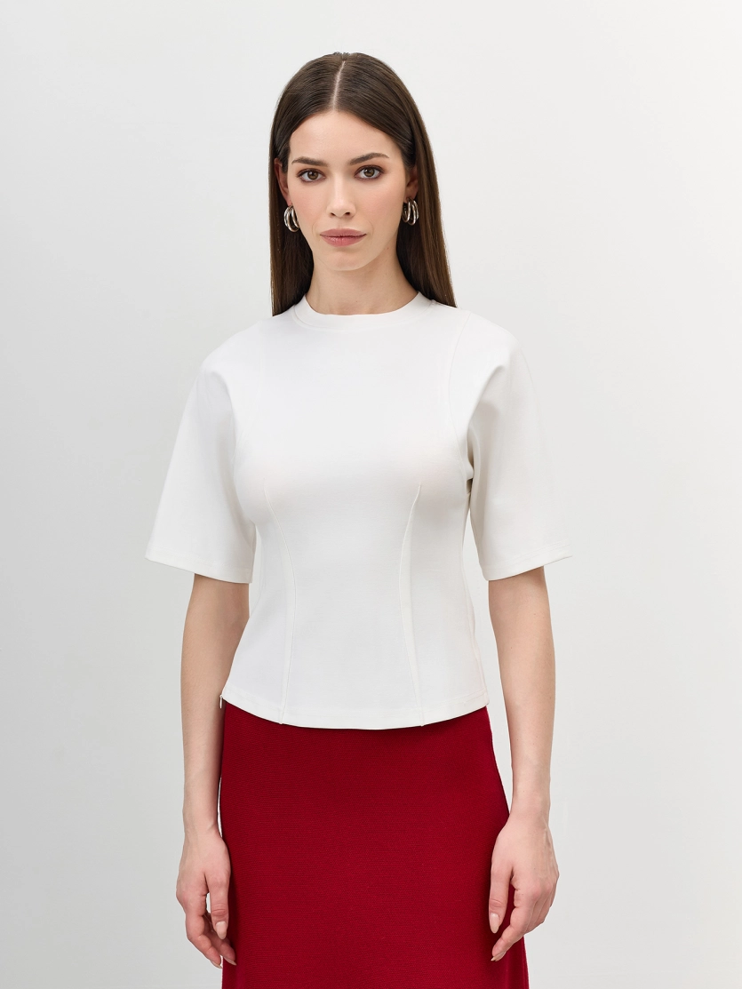 Джемпер с рельефами на плечах