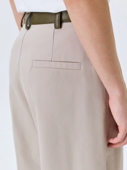 Широкие брюки с контрастным поясом