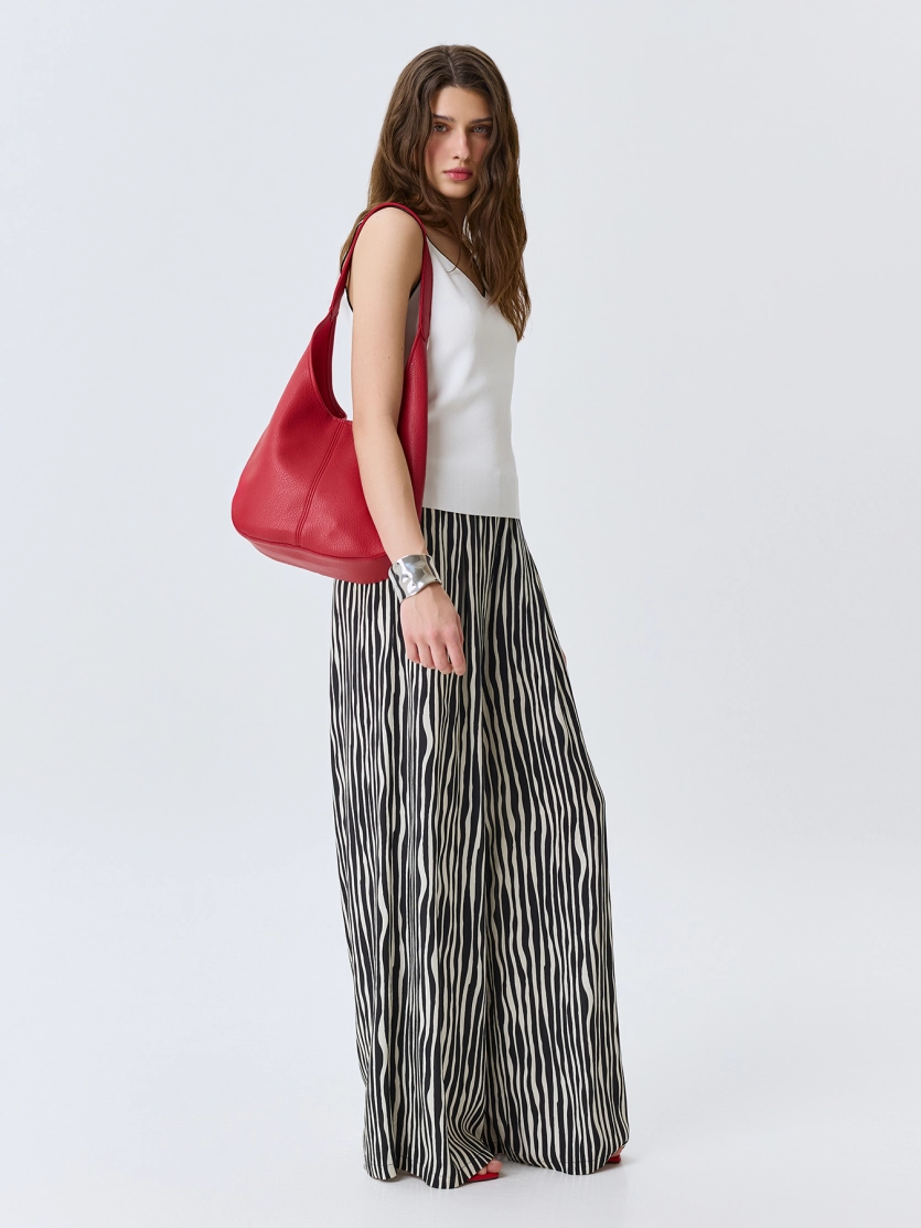 Яркий комплект из сумки и косметички