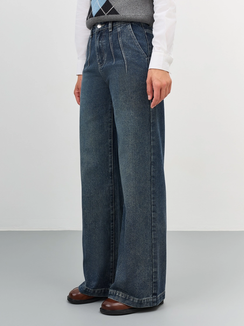 Джинсы с акцентными вытачками