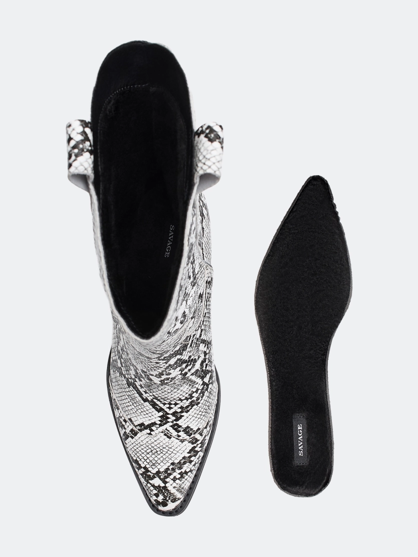 Казаки со змеиным принтом