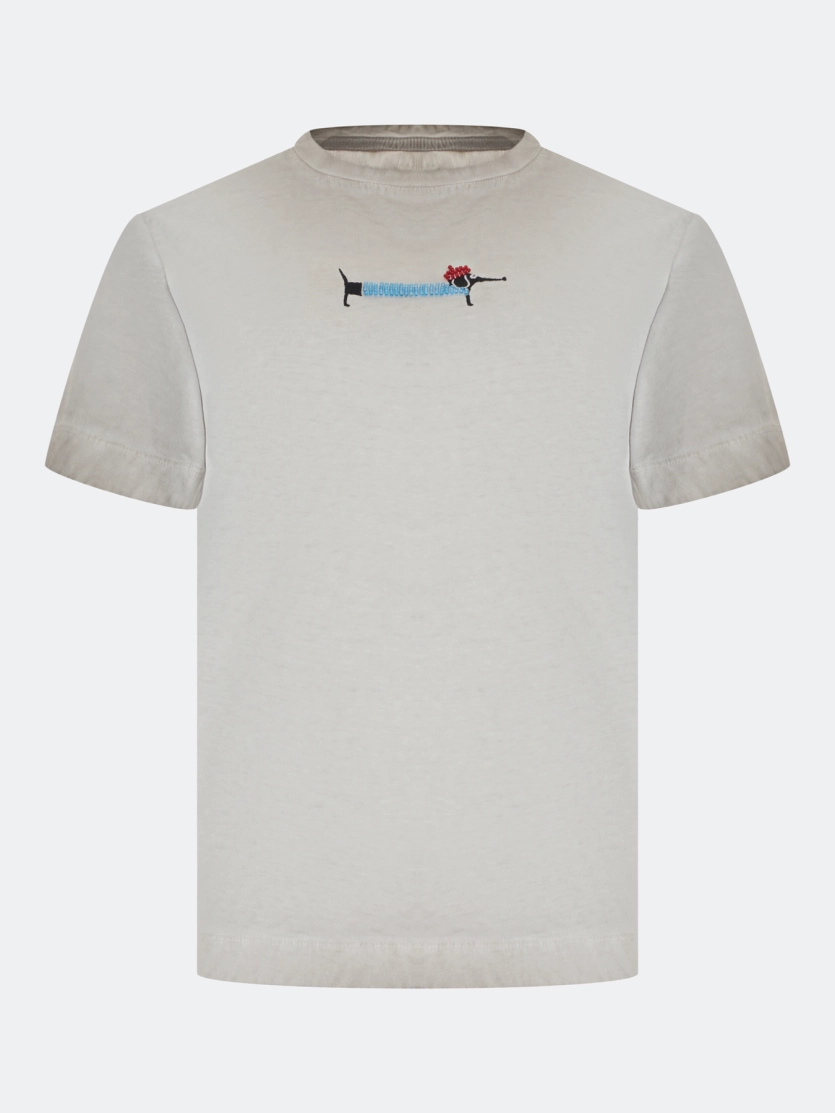 Футболка с яркой вышивкой