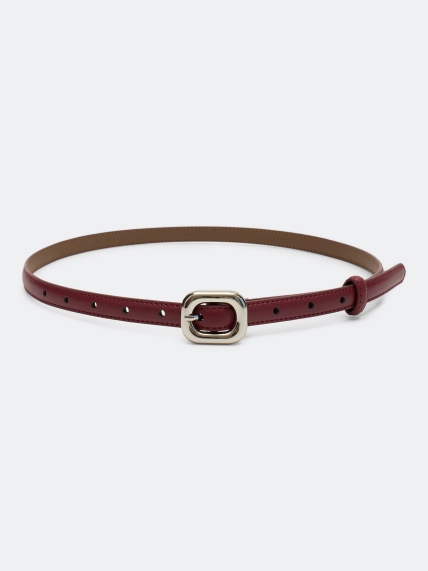 Тонкий кожаный ремень с акцентной пряжкой
