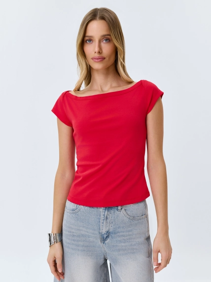 Базовая приталенная футболка