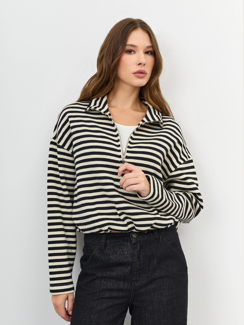 Джемпер в контрастную полоску