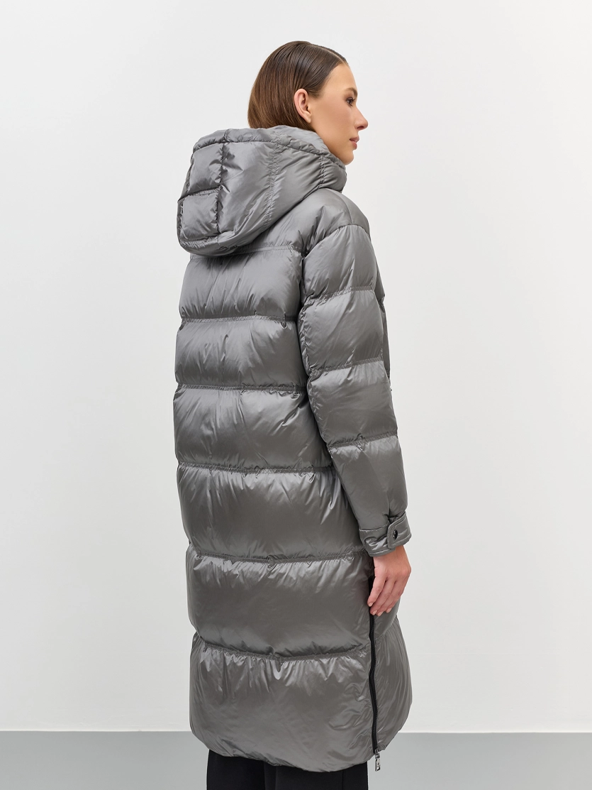 Теплый пуховик с блеском