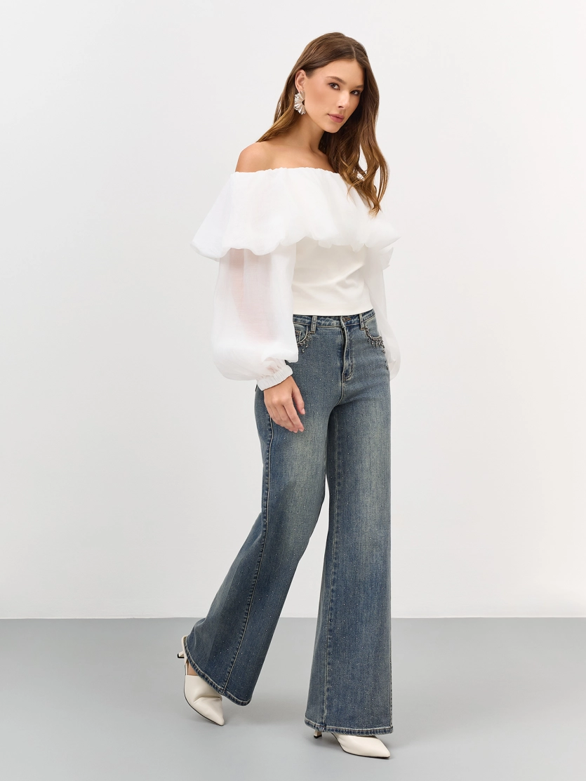 Романтичная блузка с отрытыми плечами