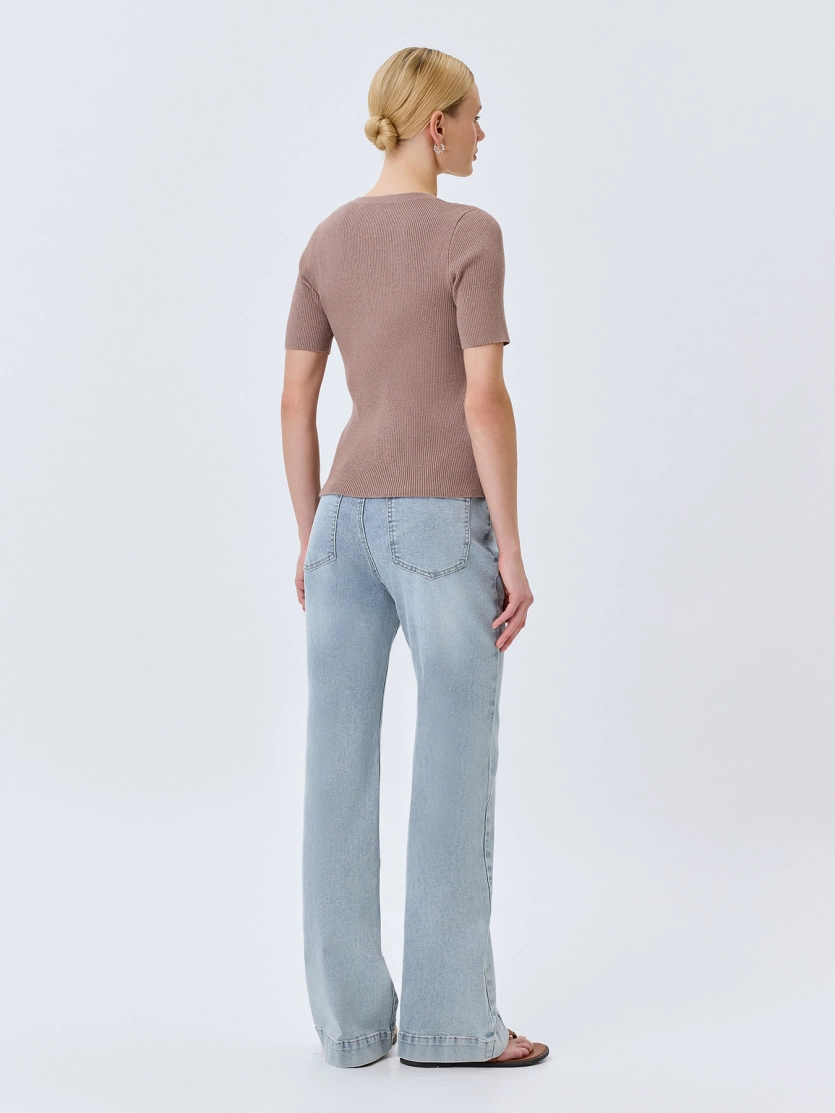 Джемпер из вискозы с деликатным люрексом