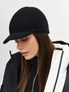 Вязаная кепка с козырьком 