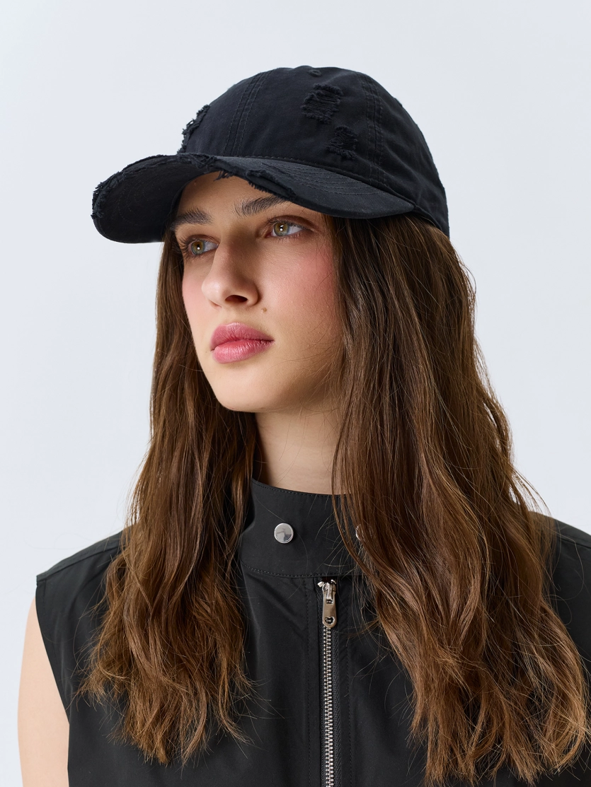 Бейсболка с акцентными дестроями