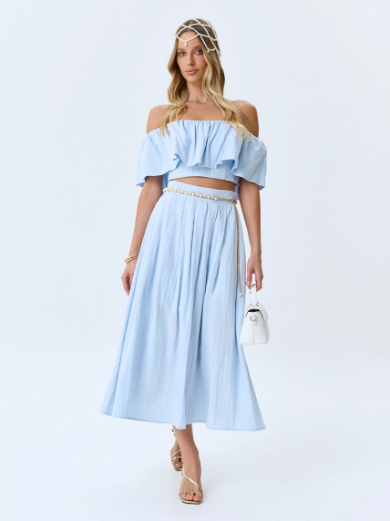 Топ с открытыми плечами из района