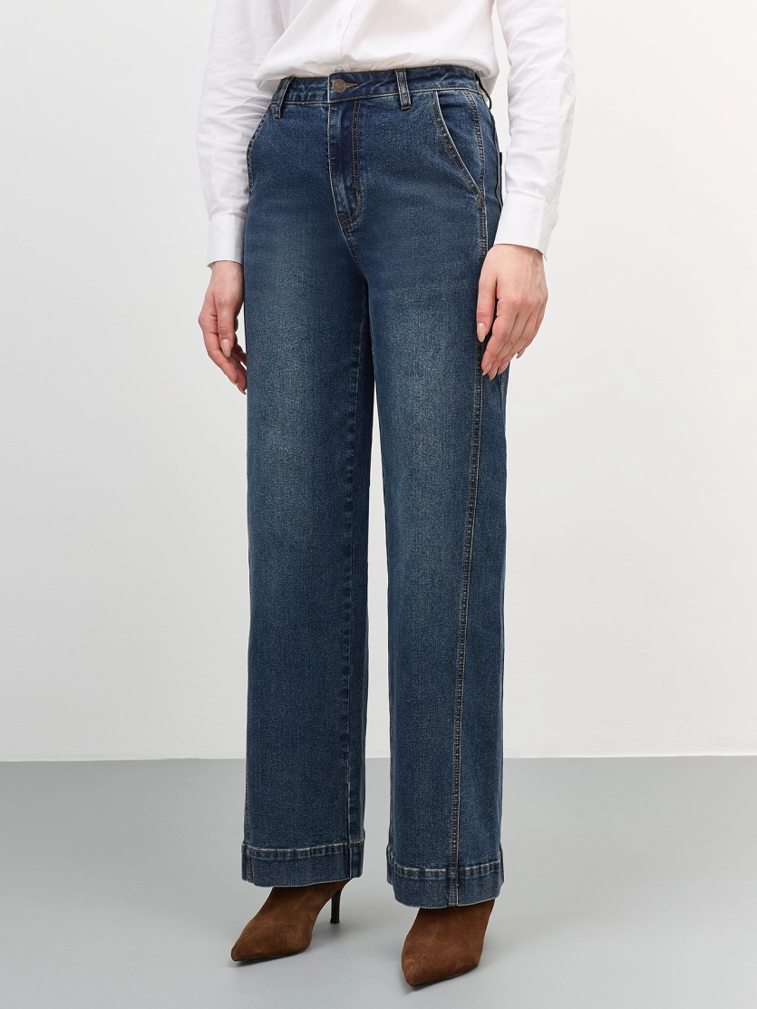 Широкие джинсы с рельефами