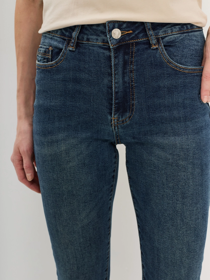 Классические джинсы skinny с минималистичной варкой