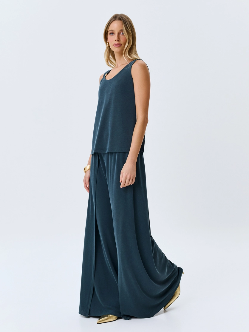 Брюки палаццо с высокими разрезами 