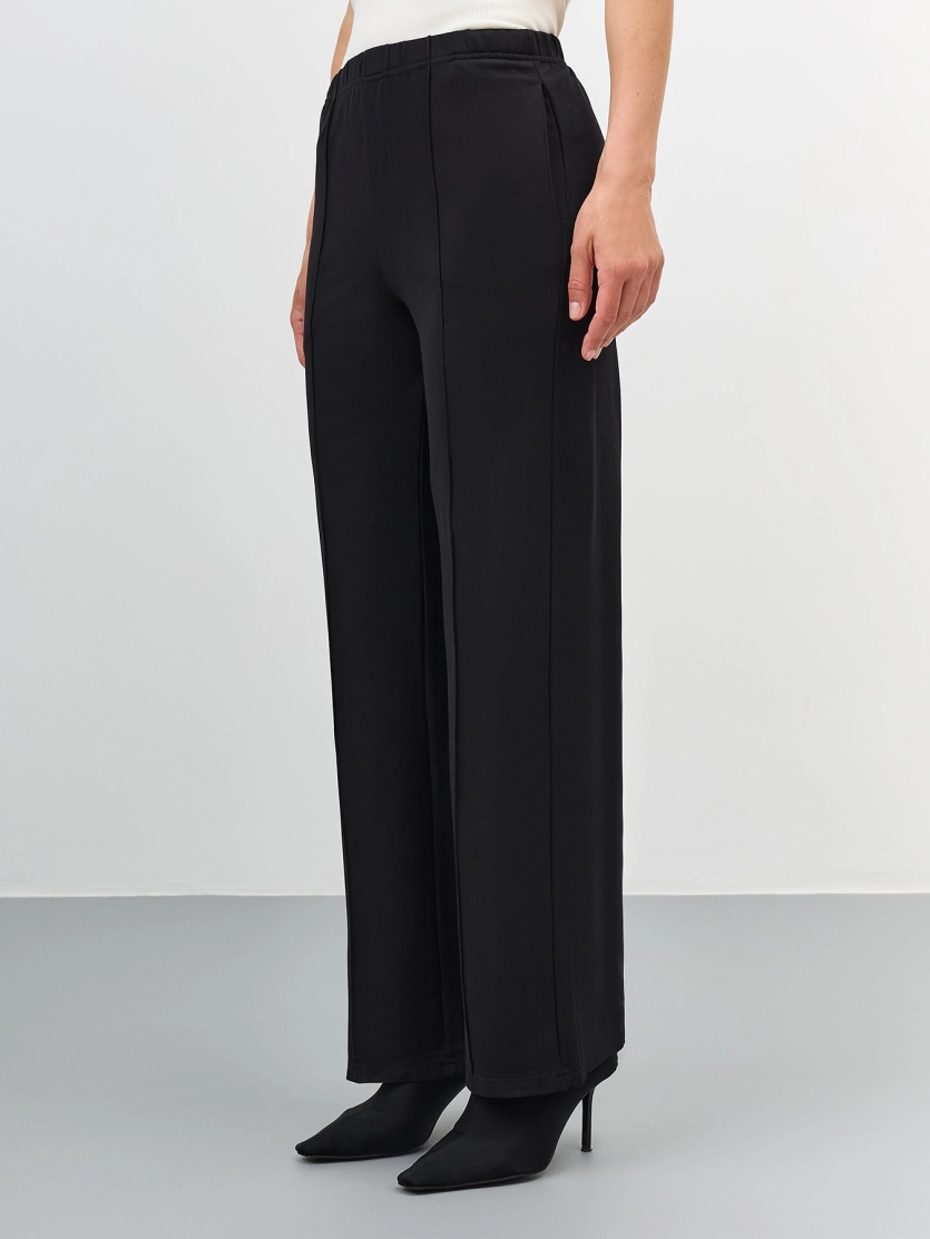 Трикотажные брюки с мягкими стрелками