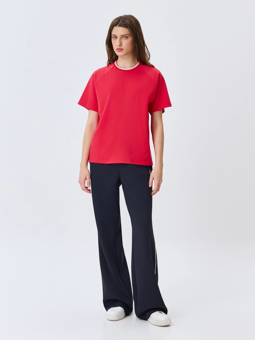 Яркая футболка из 100% хлопка