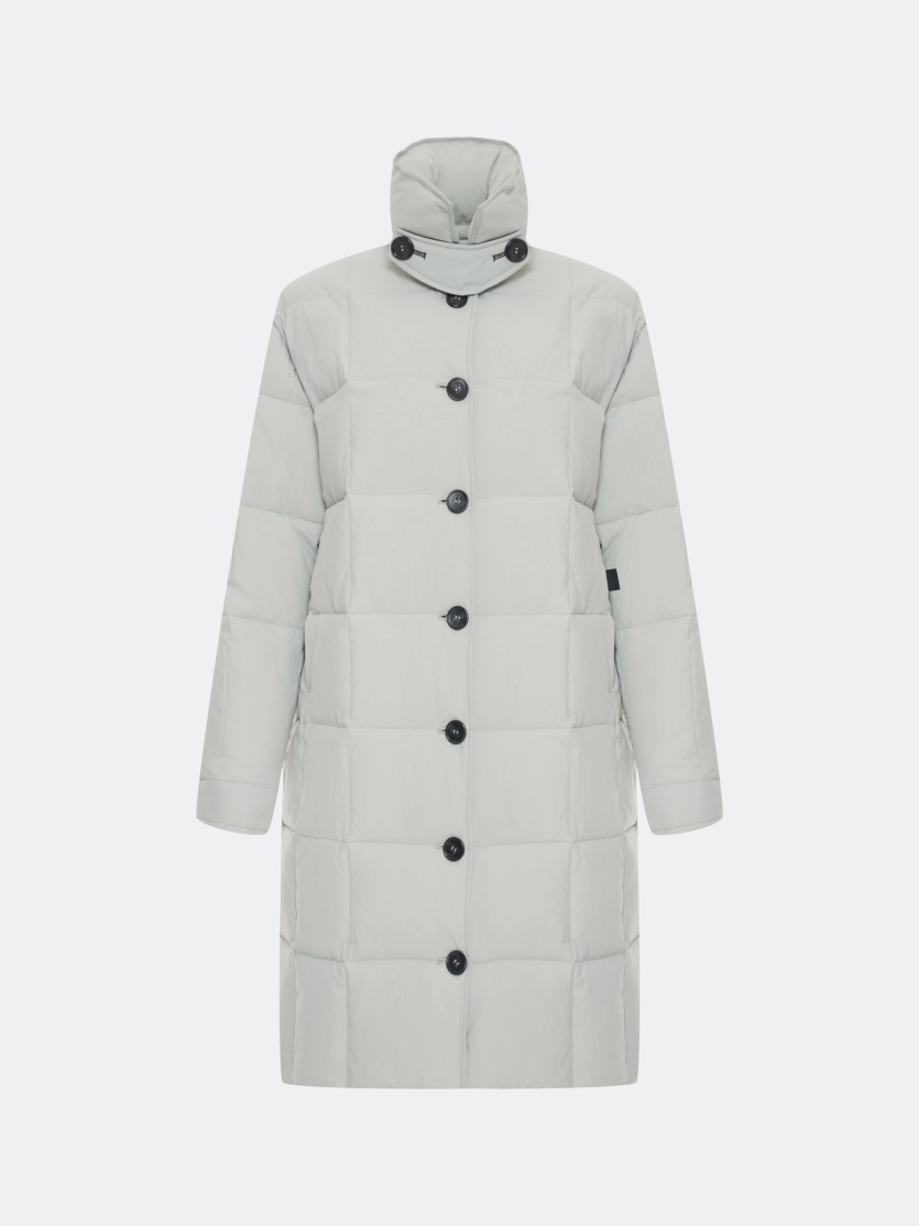 Стеганое пальто с контрастной фурнитурой