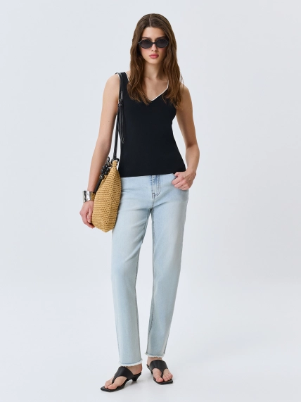 Топ из вискозы с контрастным кантом