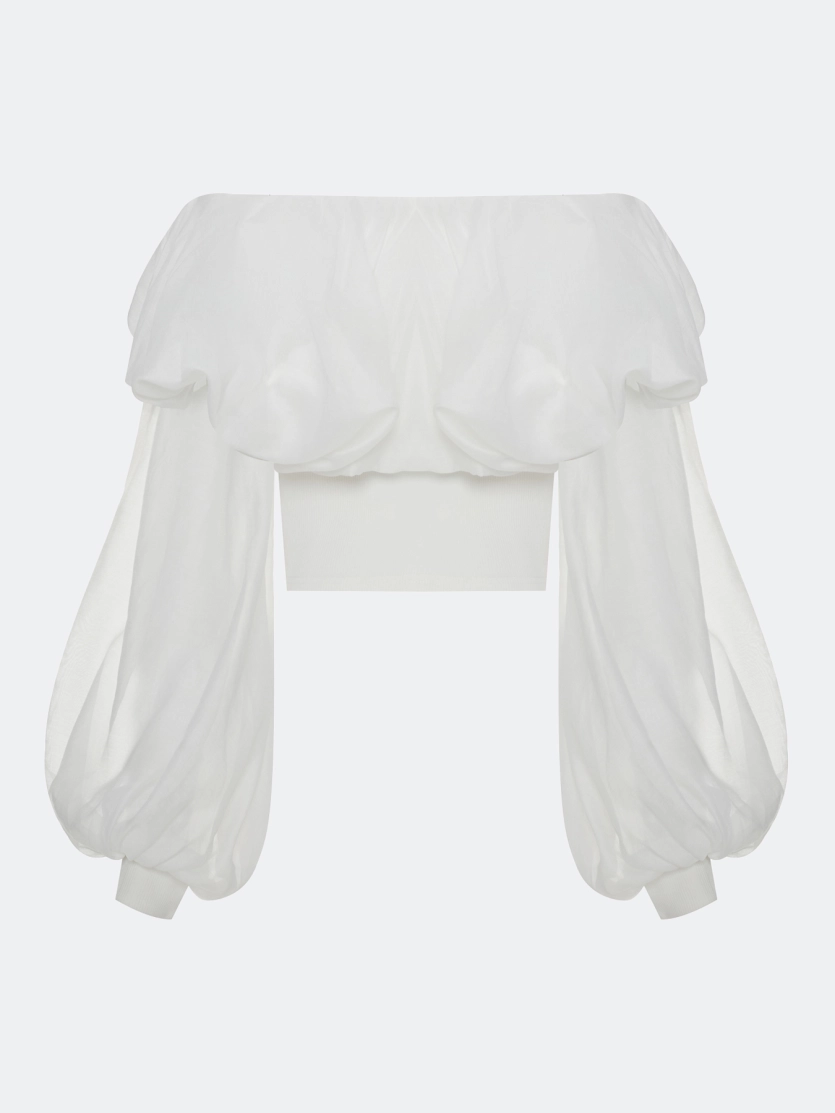 Романтичная блузка с отрытыми плечами