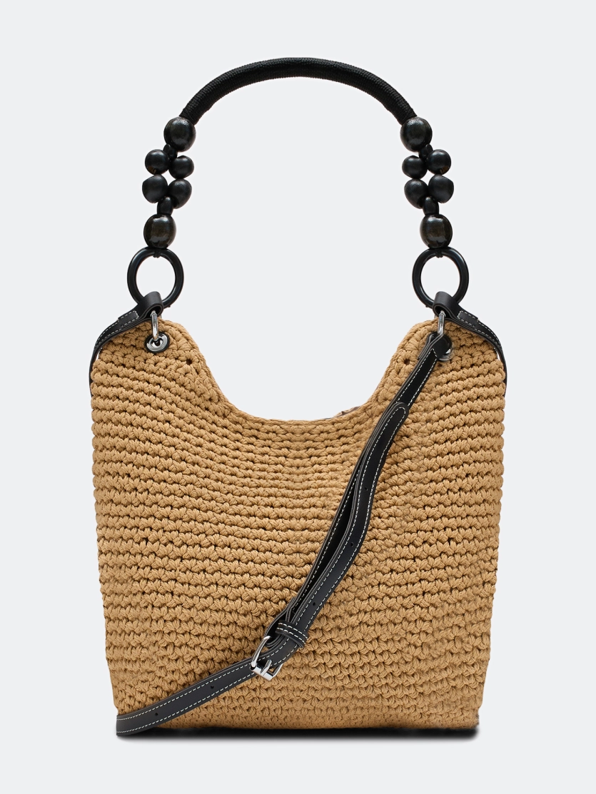 Плетеная сумка с акцентной ручкой