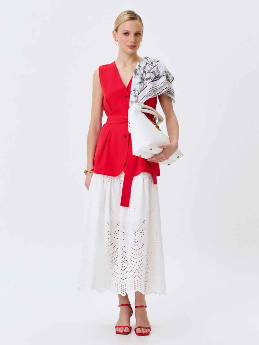 Удлиненный жилет с акцентными складками