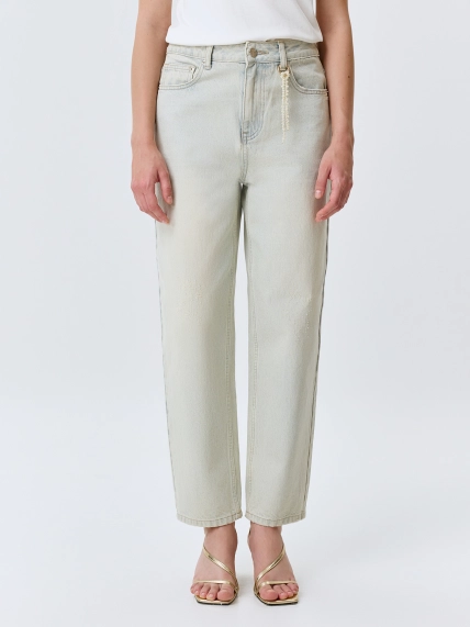 Джинсы-бананы с  декором