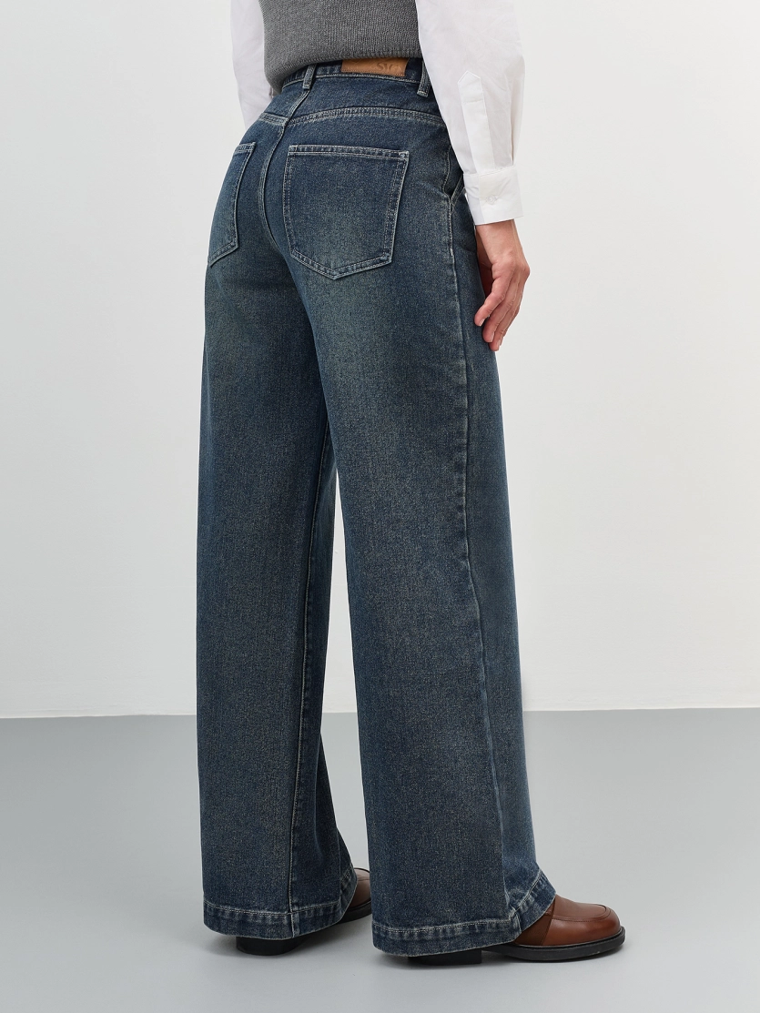 Джинсы с акцентными вытачками