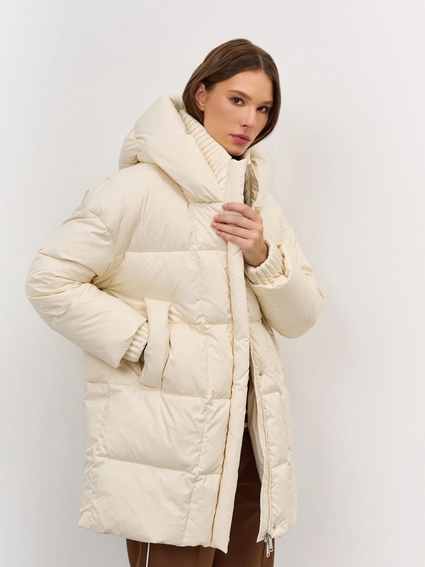 Укороченный пуховик с акцентным воротником