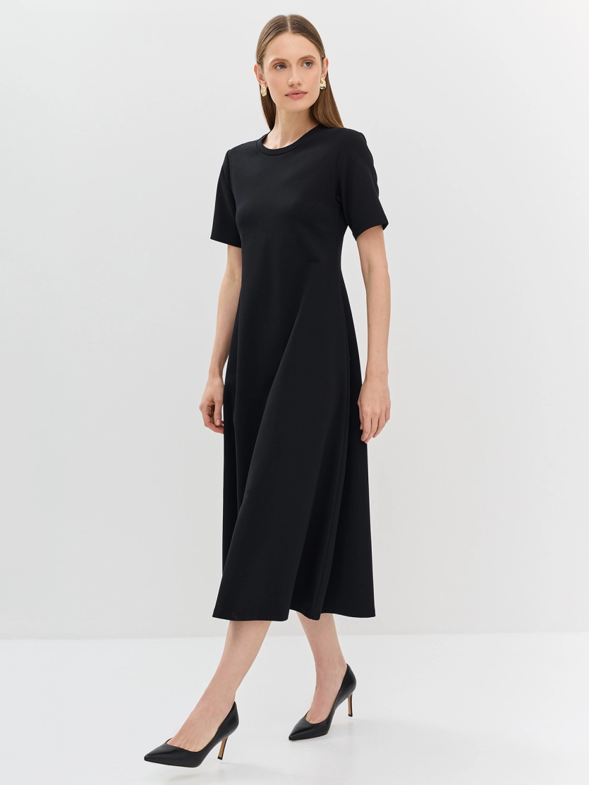 Трикотажное платье-миди А-силуэта