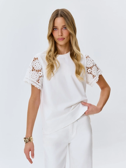 Хлопковая футболка с ажурными рукавами