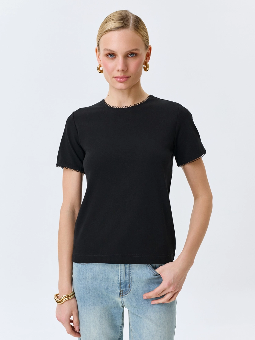 Футболка с кружевным кантом
