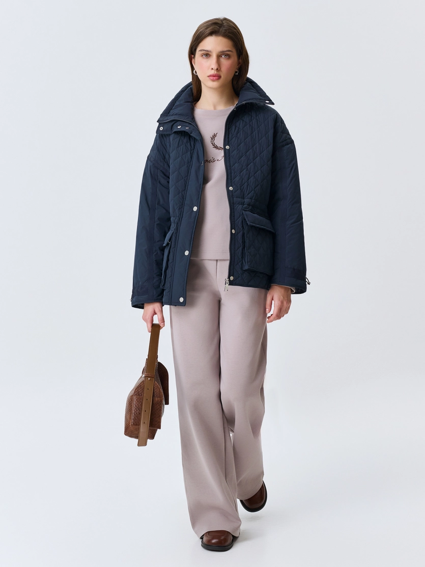 Яркая парка с ромбовидной стежкой