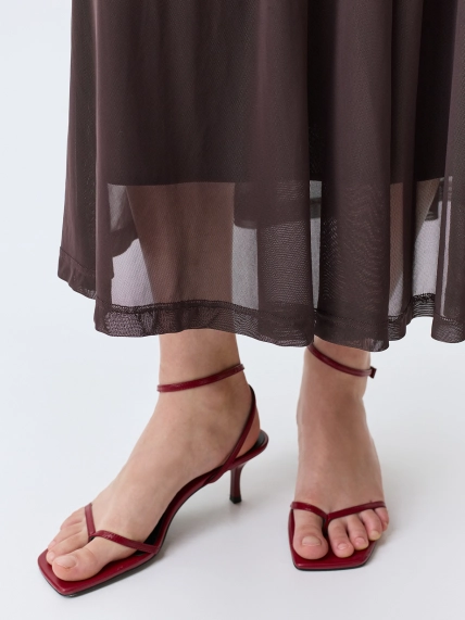 Платье с открытыми плечами