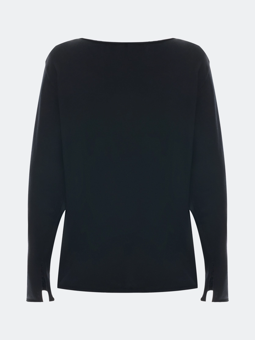 Свободный джемпер с разрезами на рукавах