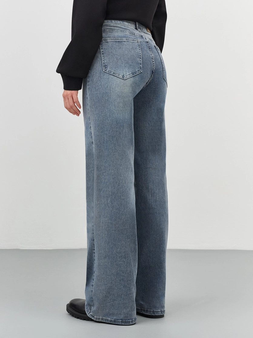 Широкие джинсы с акцентной варкой