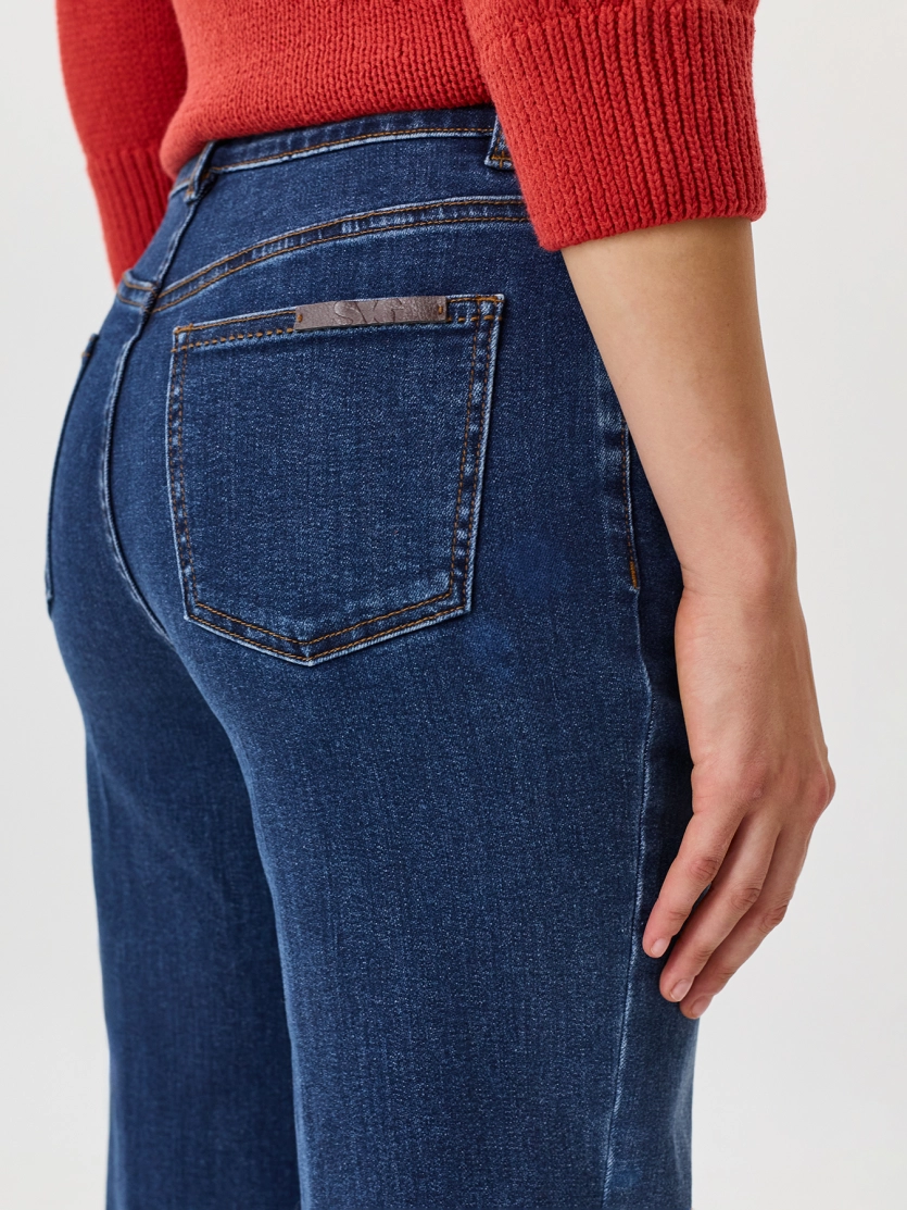 Джинсы Straight fit с заутюженными стрелками