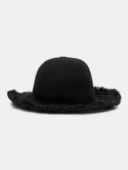 Летняя шляпа с широкими полями