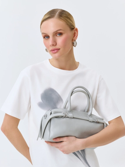 Сумка-багет с декоративными ремешками