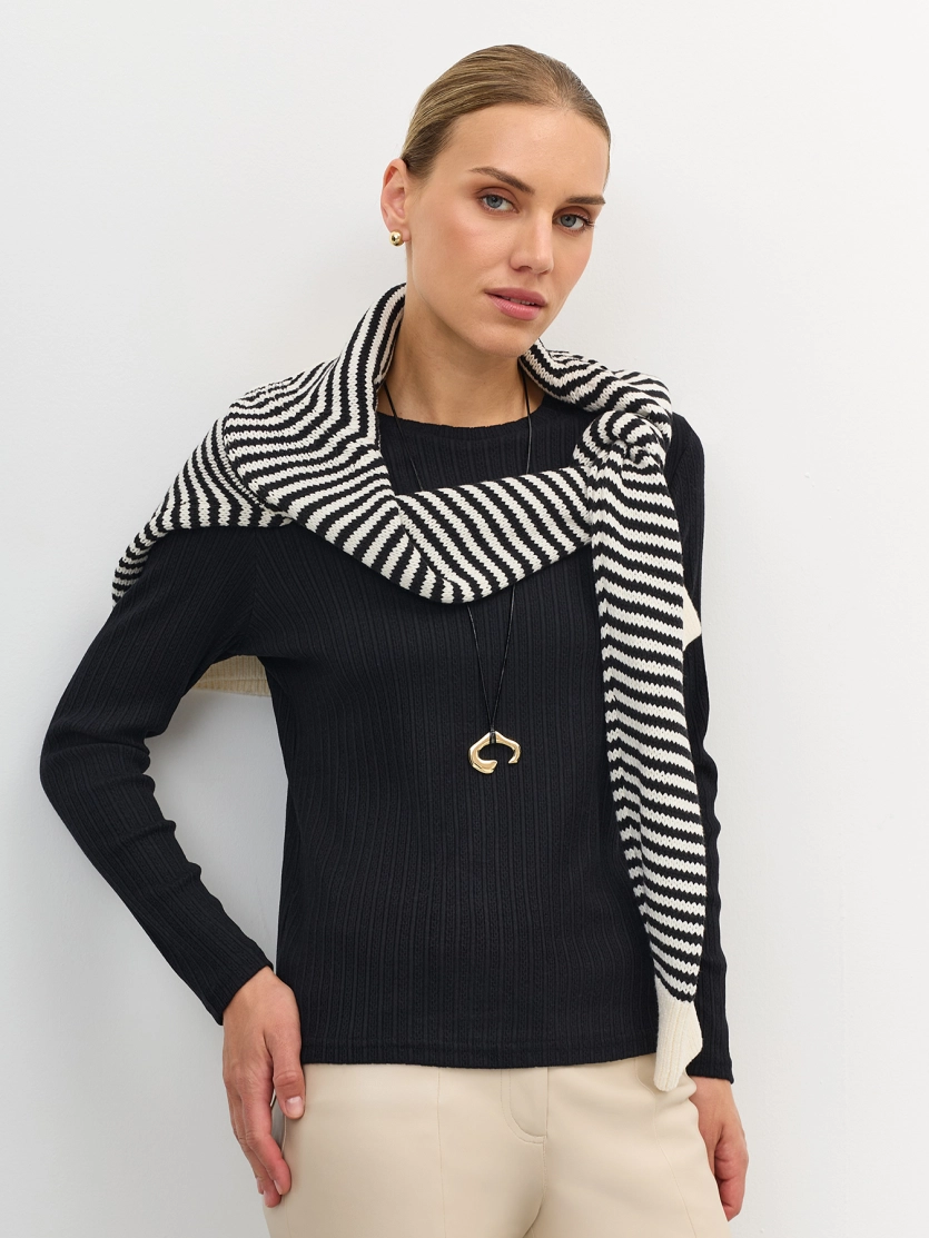 Лонгслив из ажурного трикотажа