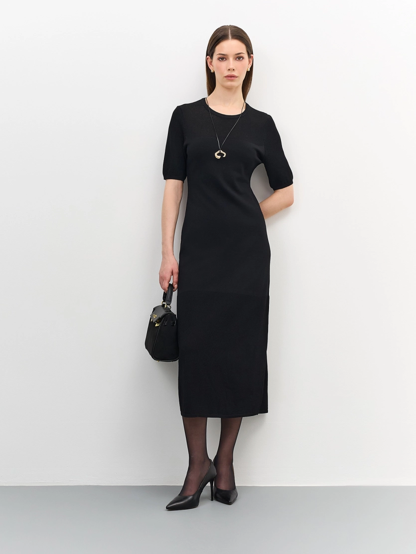 Вязаное платье с полупрозрачными деталями